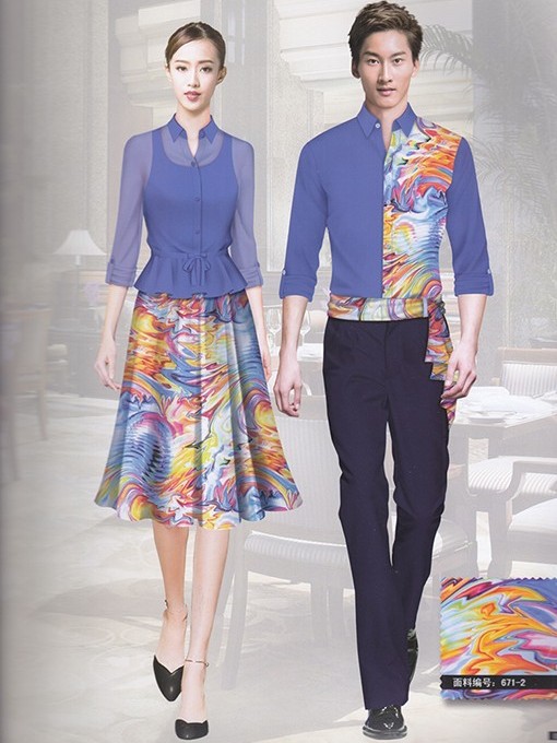 休闲度假紫色酒店前台工作服