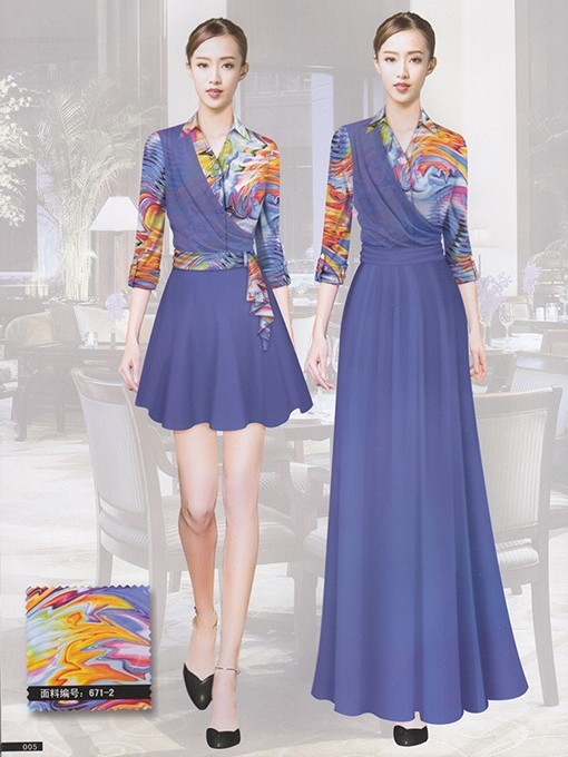 休闲度假紫色酒店前台工作服