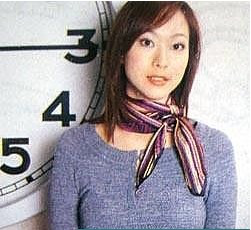 工作服丝巾系法三：短项链结系法